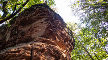 Sandsteinformation am Abzweig zum Hochstein