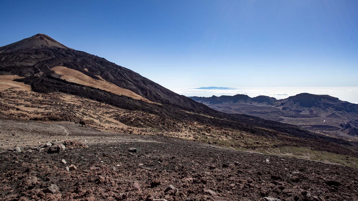 Blick auf den Pico del Teide über die Caldera mit Gran Canaria am Horizont