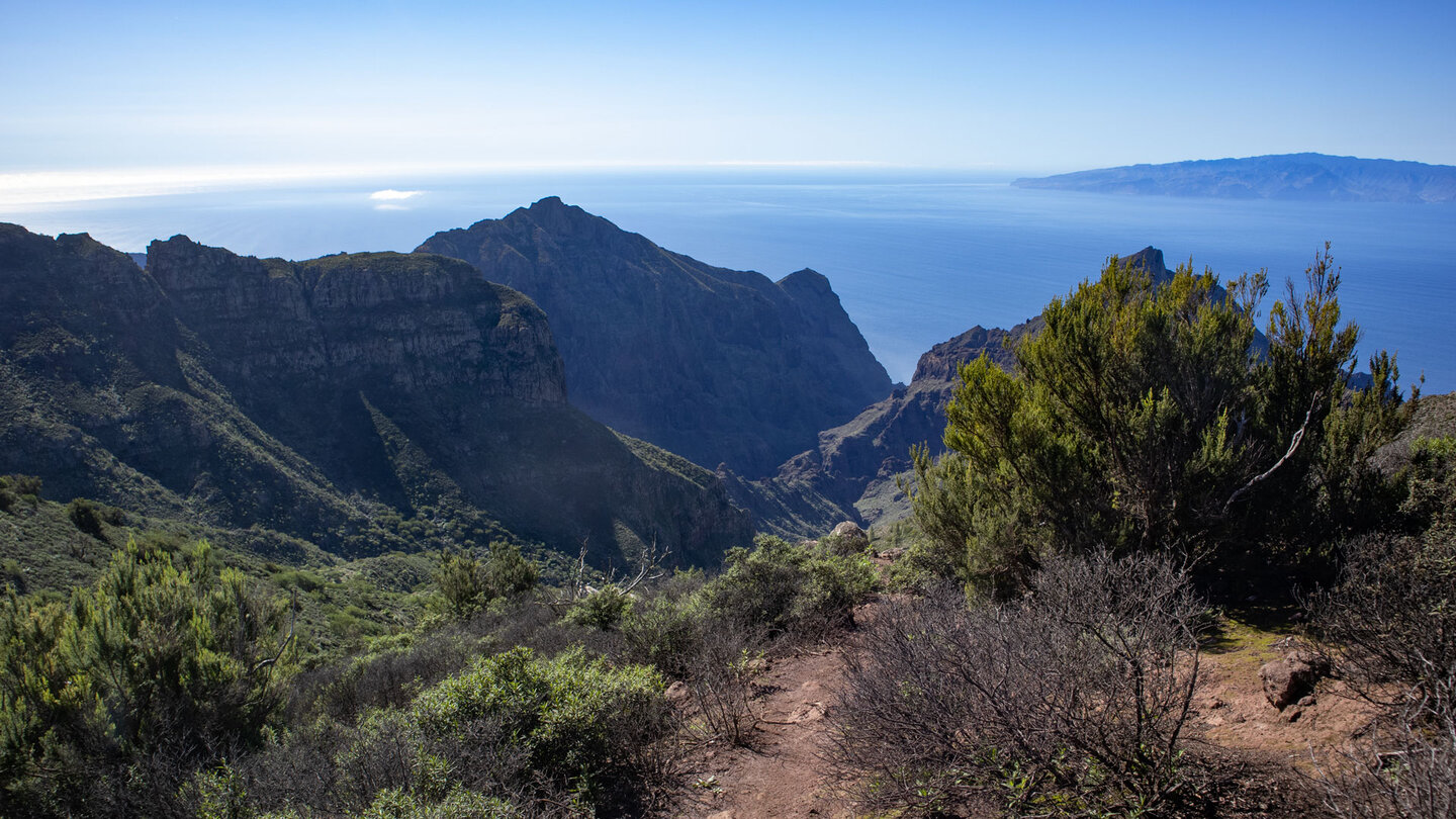 vom Wanderweg ergeben sich fabelhafte Ausblicke über die Masca-Schlucht bis nach La Gomera