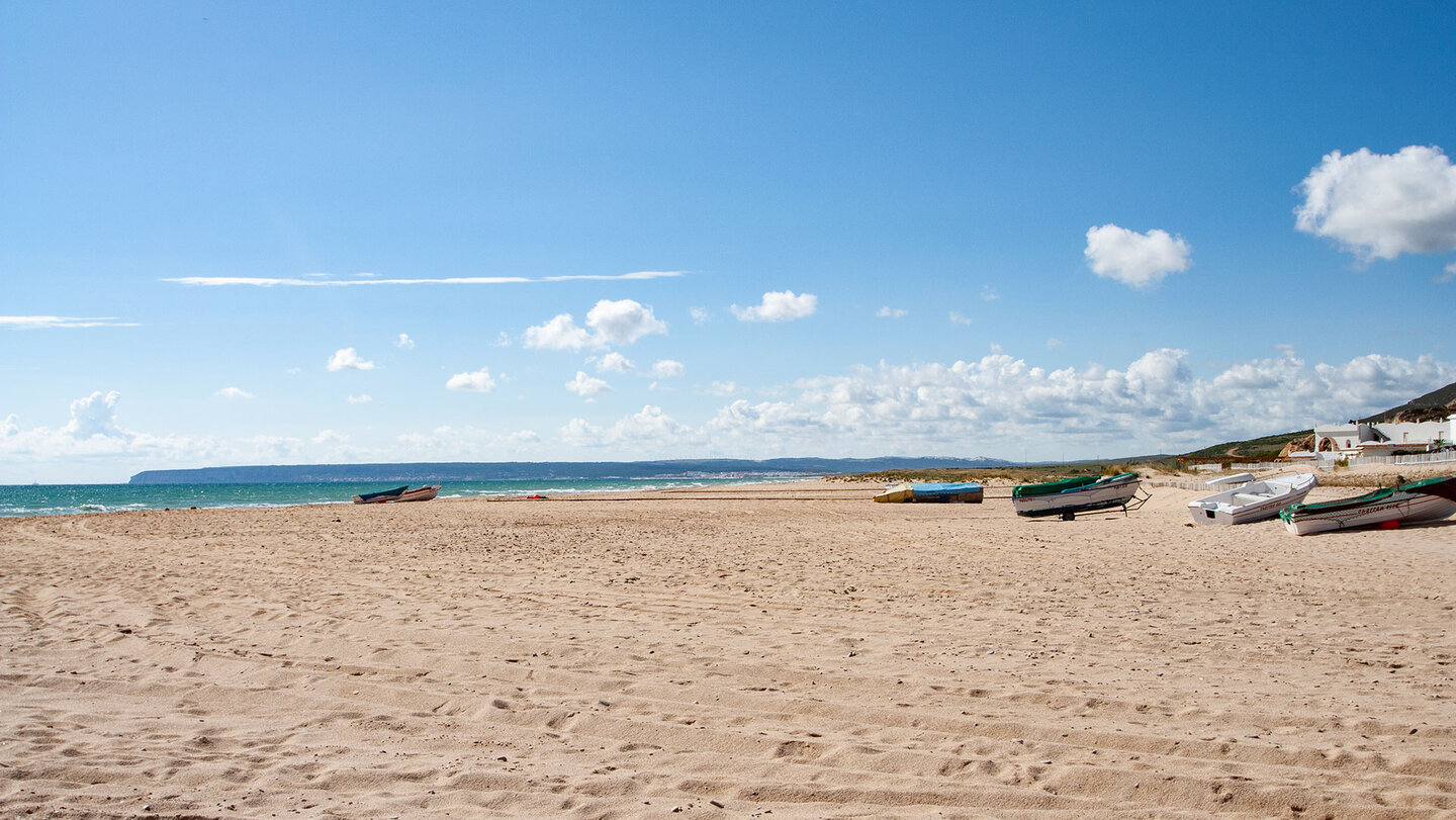 Boote am Strand Playa de Zahara de los Atunes