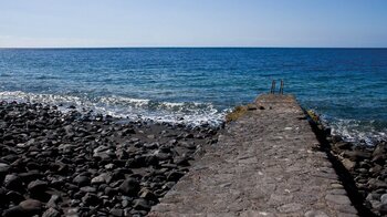 gemauerter Steg an der Playa de las Almorranas