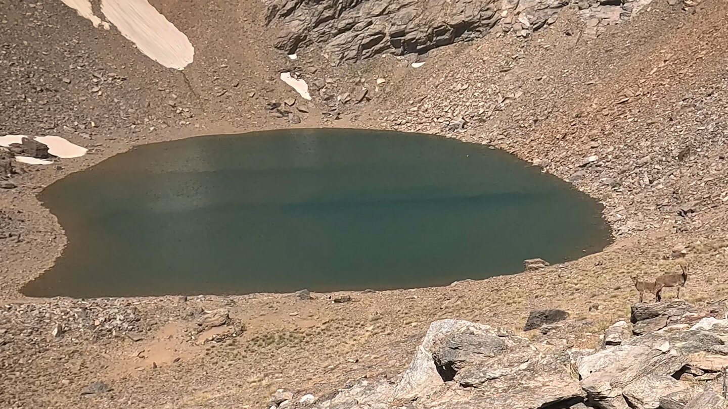 Bick auf die Laguna de la Caldera im spanischen Nationalpark Sierra Nevada