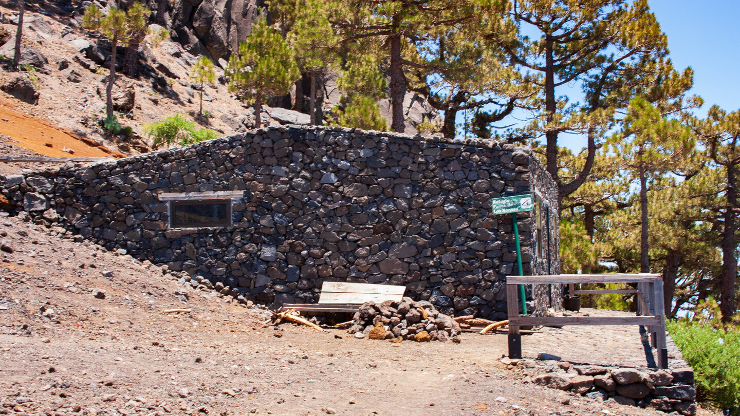 die Schutzhütte Punta de los Roques am Höhenwanderweg Caldera de Taburiente auf La Palma