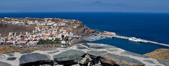 Ausblick über San Sebastián de la Gomera mit der Nachbarinsel Teneriffa im Hintergrund