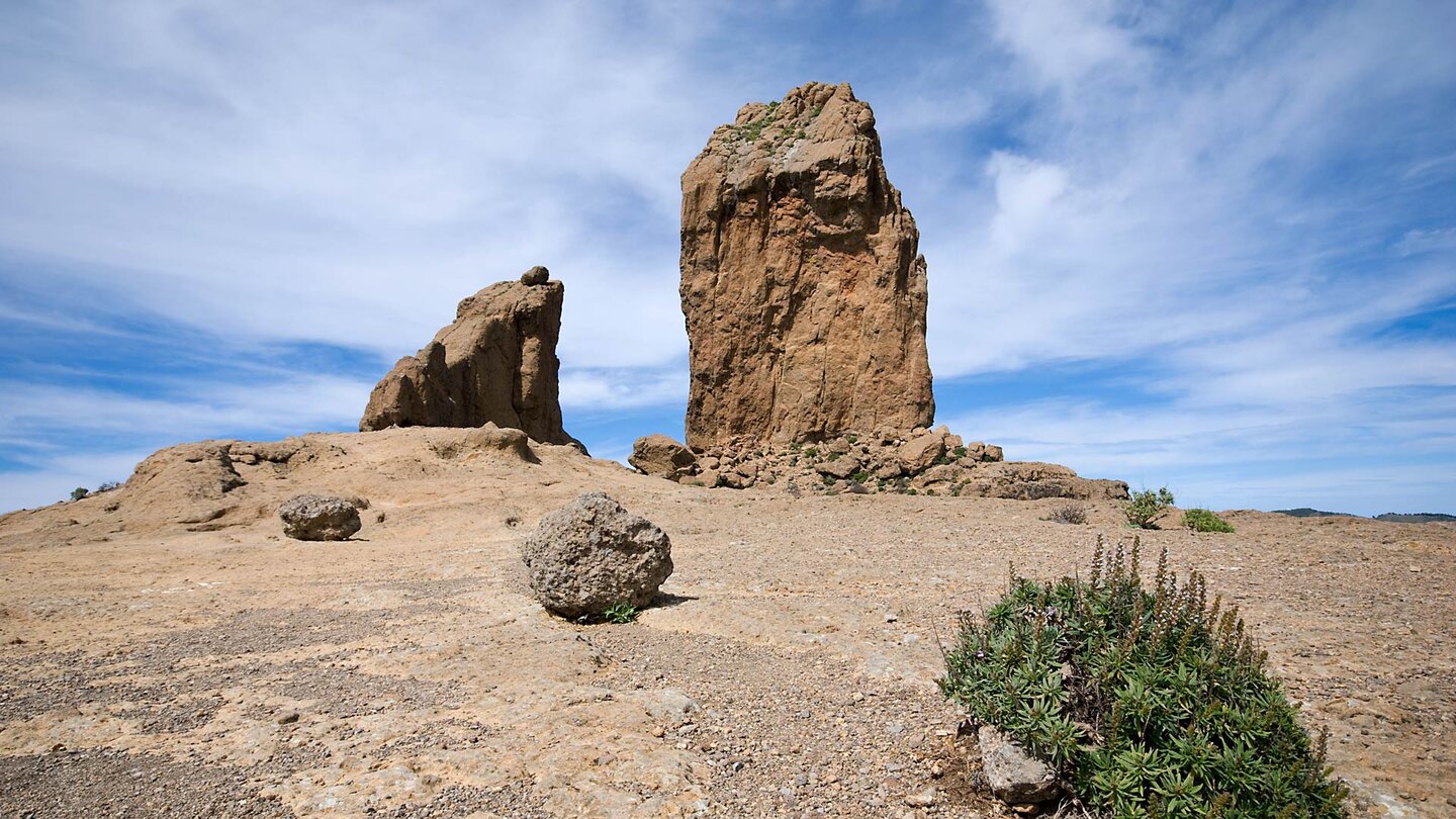 kleine Felsformationen vor Roque Nublo