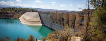 Staumauer des Embalse del Negratin