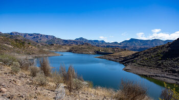 Blick über den Presa de las Niñas zur Staumauer