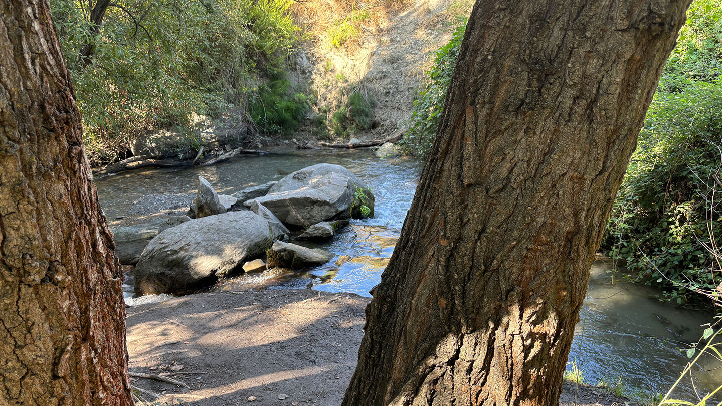 Wanderroute am Ufer des Río Monachil