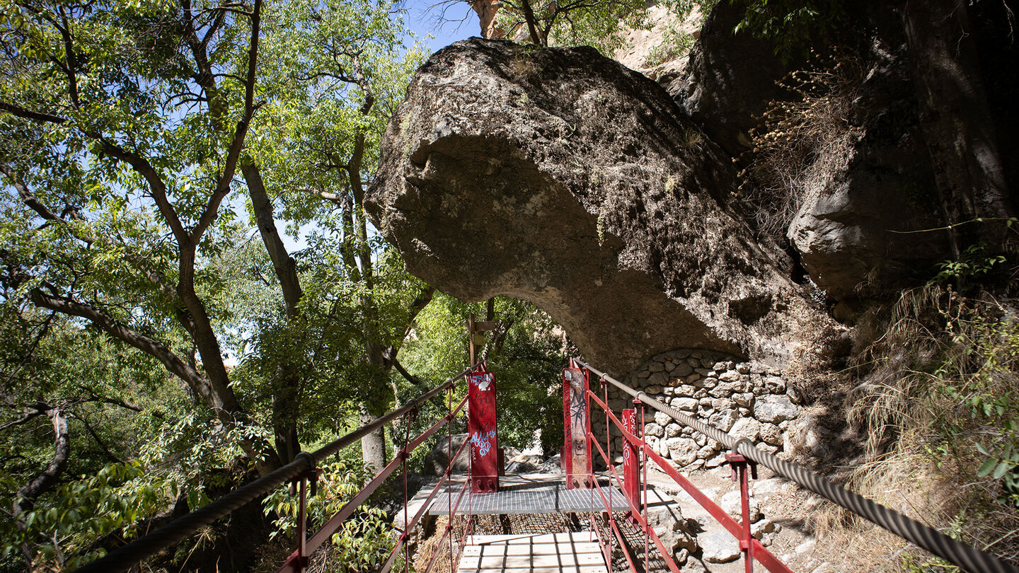 zahlreiche Hängebrücken auf der Route Cahorras de Monachil