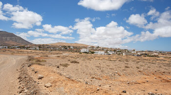 die Streusiedlung Tindaya am Fuße des Montaña de Tindaya auf Fuerteventura