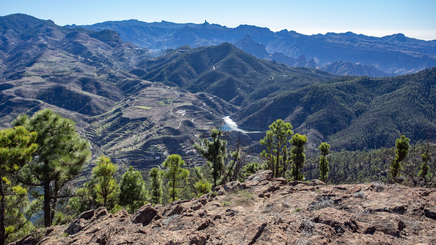 Blick vom Tamadaba zum Stausee Presa de las Hoyas