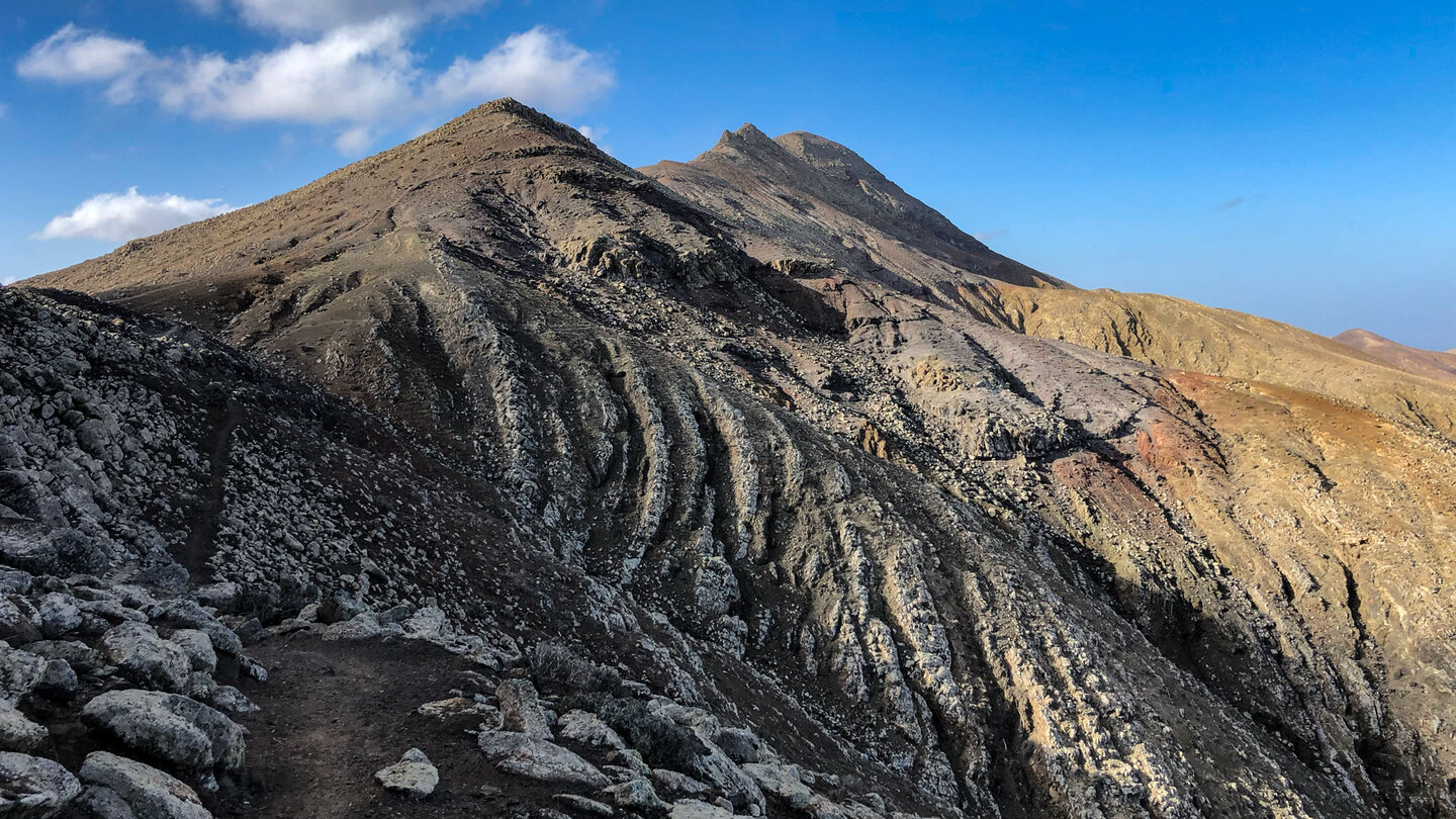 Gesteinsschichtungen an der Degollada del Risco