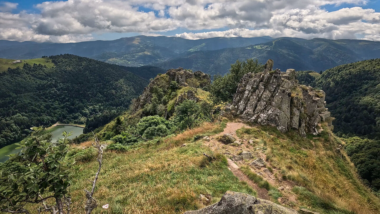 die Spitzkoepfe oberhalb des Lac du Schiessrothried