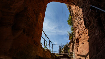 Felsentor in der Ruine Luetzelhardt