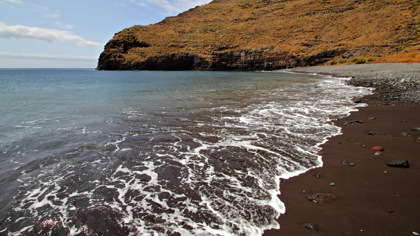 Blick entlang des Strandes Playa de Ávalo