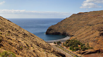 die Zufahrtsstraße zum Strand Playa de Ávalo auf La Gomera