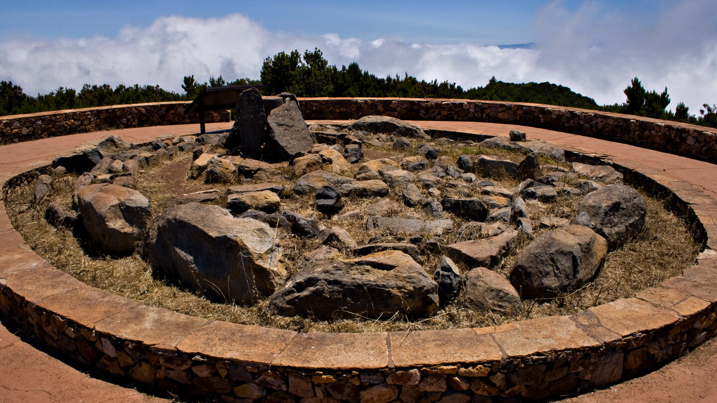 archäologische Reste einer rituellen Kultstätte auf dem Gipfel des Alto de Garajonay auf La Gomera