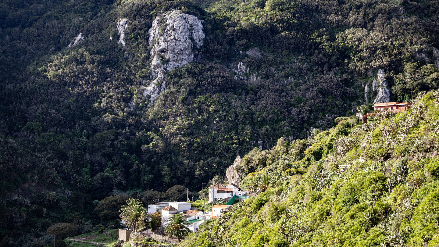 Blick auf den kleinen Ort Chamorga