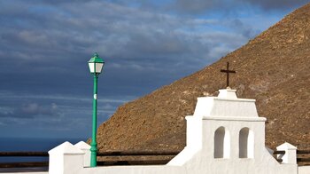 der Mirador de Femés bietet einen imposanten Ausblick auf die Ebene der Halbinsel Rubicón auf Lanzarote