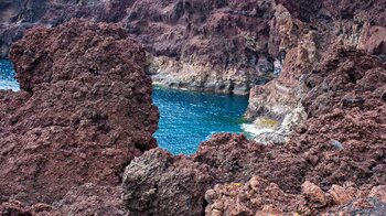 die Felsküste am westlichsten Punkt der Punta de Teno auf Teneriffa