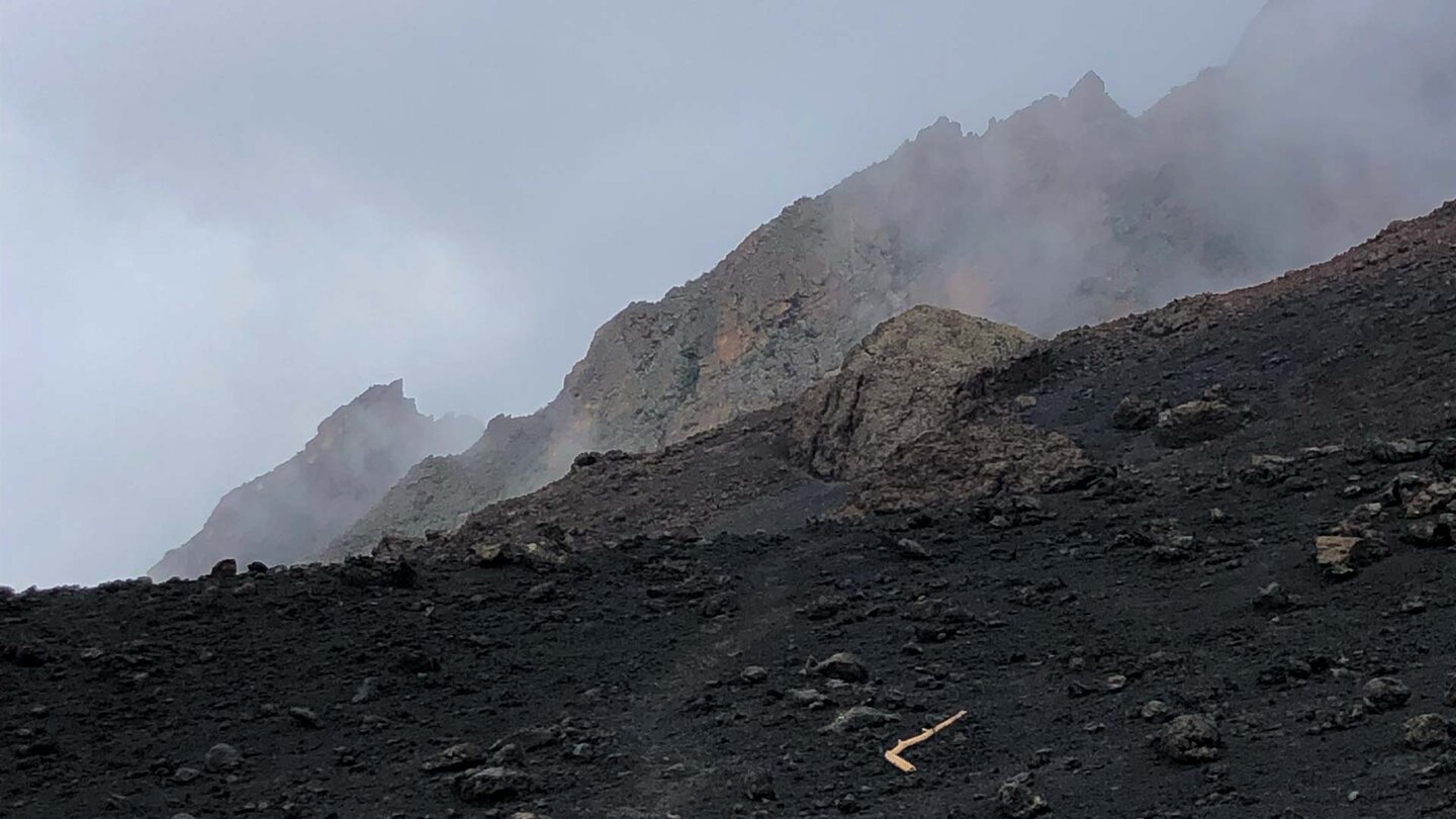 wilde Vulkanlandschaft auf der Wanderung beim Vulkan de Arafo