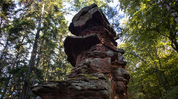 der Kaiser-Wilhelm-Turm am Wanderweg