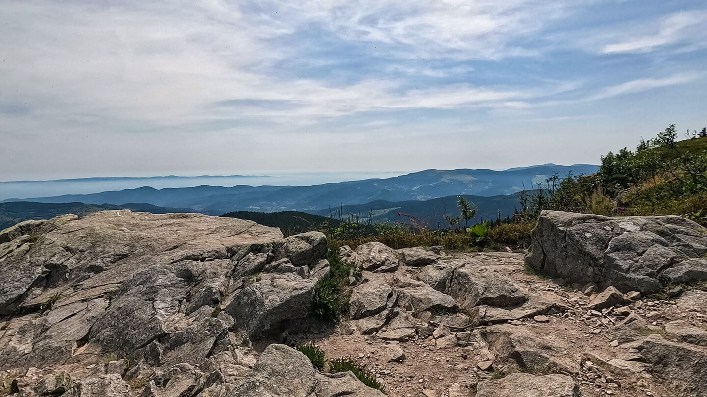 Felsplateau am Berggipfel Le Tanet