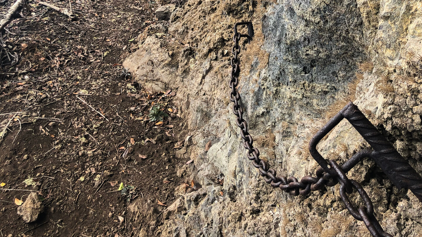 Kettensicherung beim Abstieg in die Magdalena-Schlucht