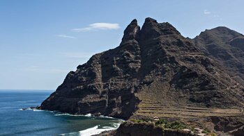 Blick vom Mirador Punta del Hidalgo auf den Roque Dos Hermanos