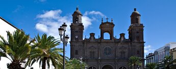 die Plaza Santa Ana mit der Catedral de Canarias in Las Palmas de Gran Canaria