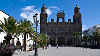 die Plaza Santa Ana mit der Catedral de Canarias in Las Palmas de Gran Canaria