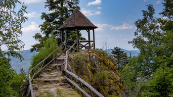 Aussichtspavillon bei den Latschigfelsen