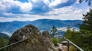 Blick vom Latschigfelsen auf den Schwarzwald