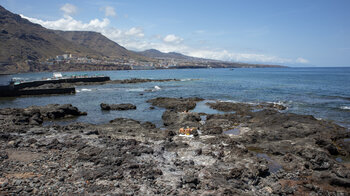 felsiger Strandabschnitt an der Punta del Hidalgo mit Blick nach Bajamar