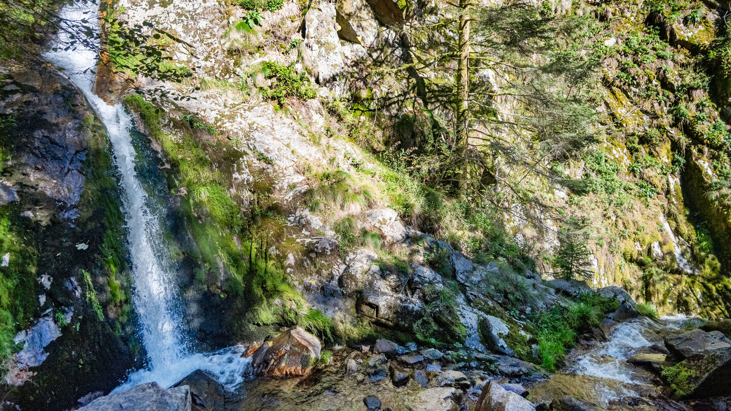 die Allerheiligenfälle unterhalb des Studentenfelsens vom Wanderweg aus gesehen