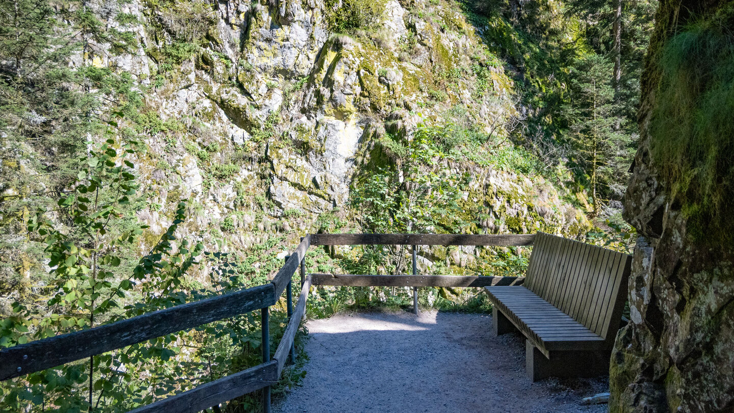 Aussichtsplattform auf der Wanderung entlang der Allerheiligen-Wasserfälle