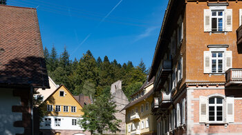 der Wanderweg führt durch die Klosteranlage von Allerheiligen