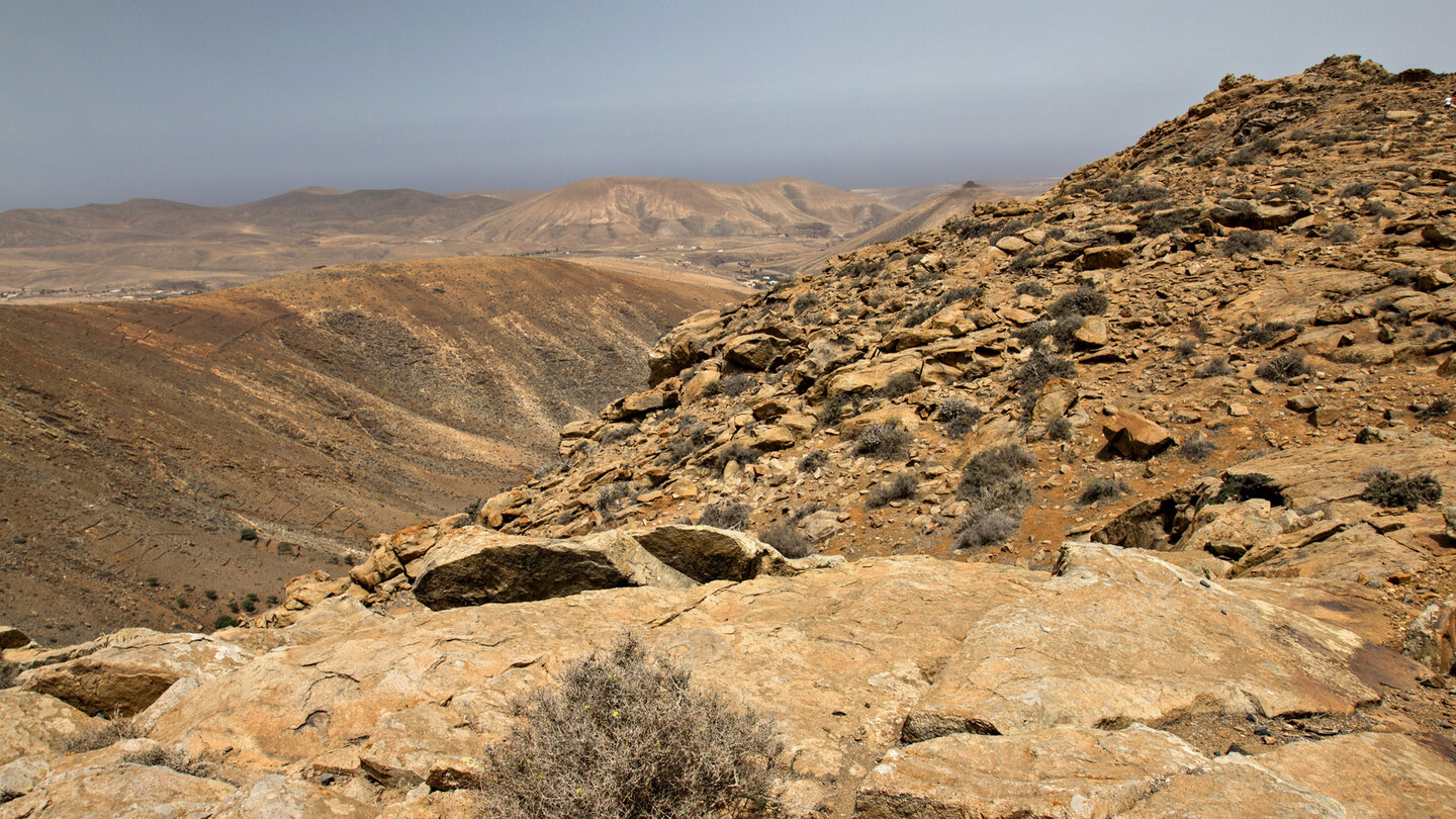 Ausblick Richtung Mezquez vom Mirador del Risco de las Peñas auf Fuerteventura