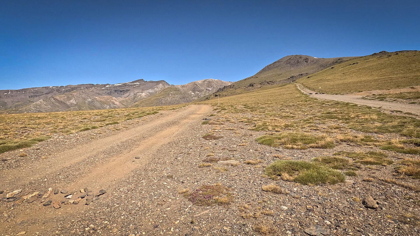 Wegkreuzung beim Alto del Chorrillo - Sierra Nevada, Spanien