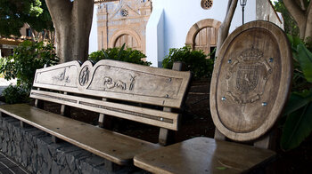 Sitzbank an der Plaza de Nuestra Señora Regla in Pájara auf Fuerteventura