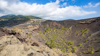 Blick in den Krater des Vulkans San Antonio im Naturdenkmal Teneguía auf La Palma