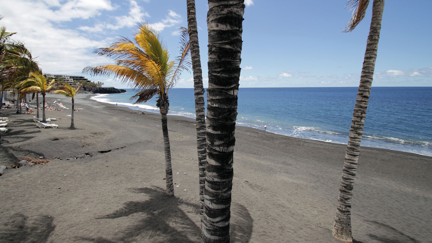 Blick entlang der Playa de Puerto Naos