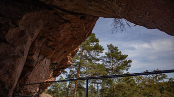 Felsenfenster mit Aussichtsplattform im Büttelfelsen