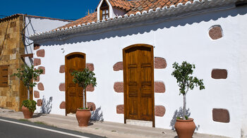 traditionelle Hausfassaden in Santa Lucía de Tirajana auf Gran Canaria