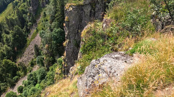 Steilwände und Blockhalden am Le Tanet