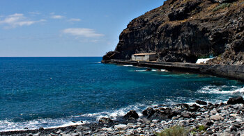 Fischerhütten am Strand der Playa de Tapahuga auf La Gomera