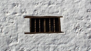 kunstvoll geschnitztes Fenster in der Altstadt von Garachico