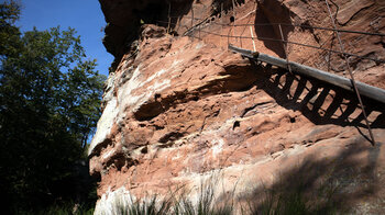 Treppe aufs Felsplateau des Zigeunerfelsens