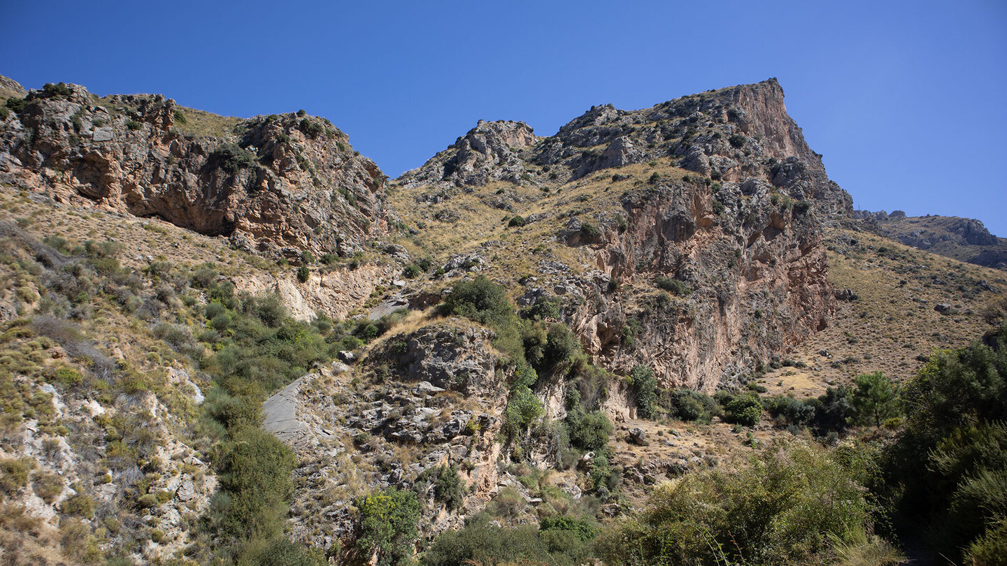 Berglandschaft über dem Tal des Río Monachil