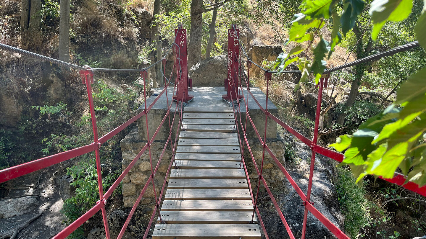 Hängebrücke über den Río Monachil